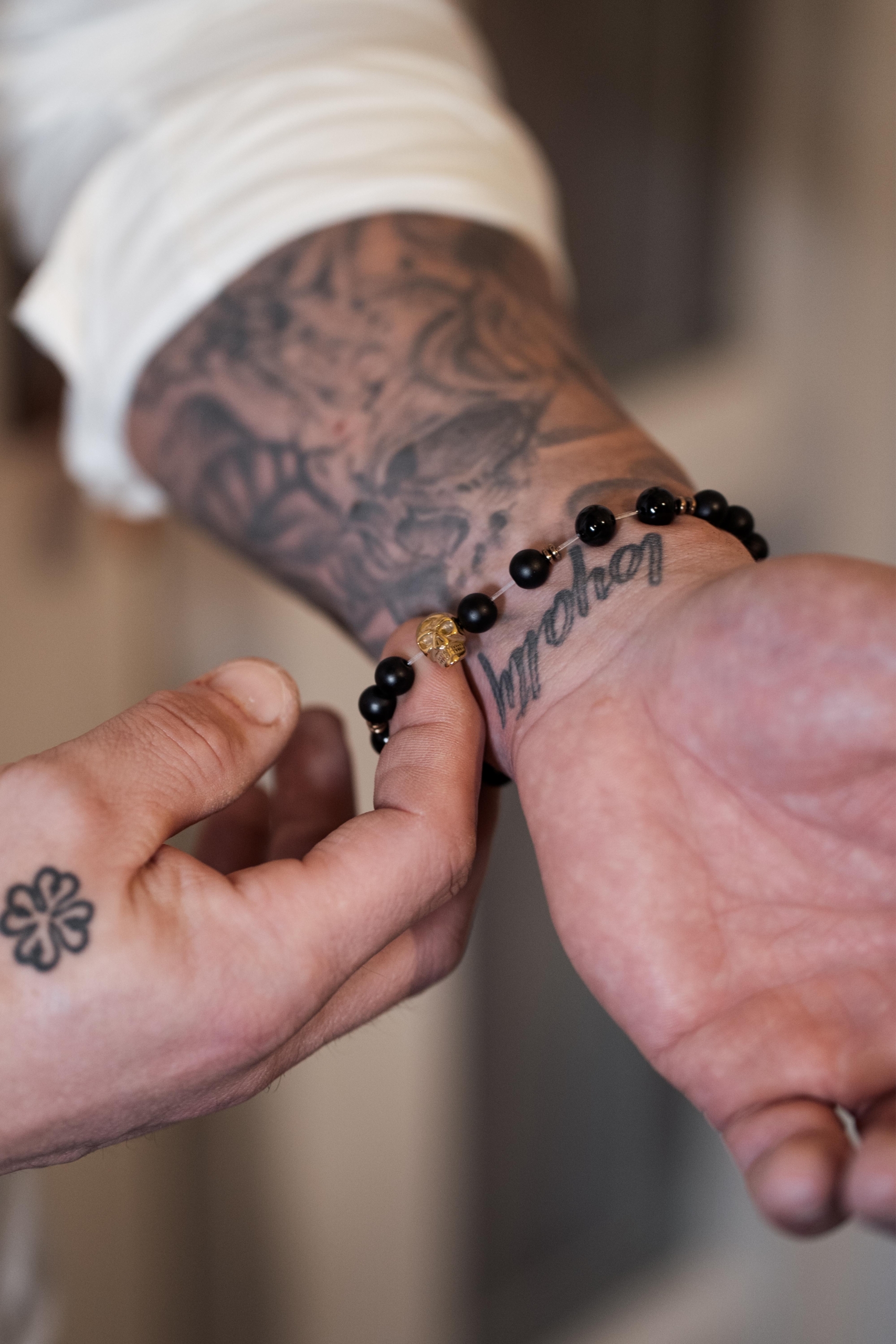 bransoletka męska ze złotą czaszką