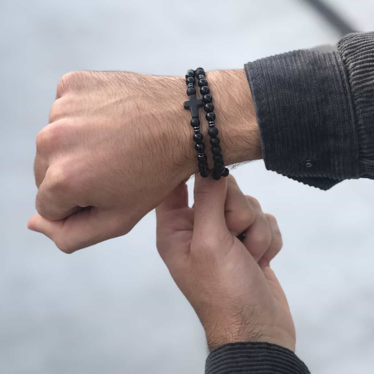 zestaw bransoletek z krzyżem