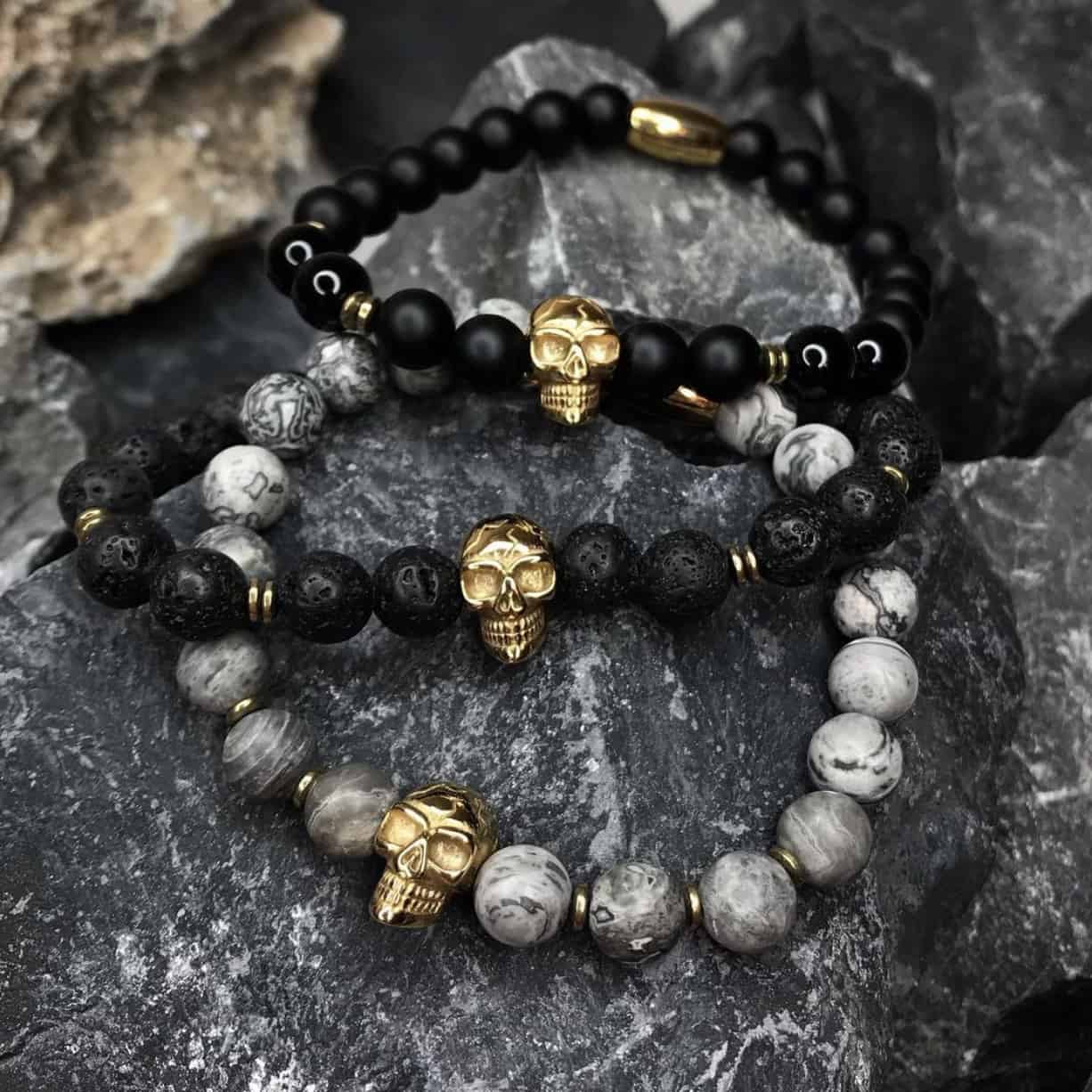bransoletka męska z koralików z czaszką