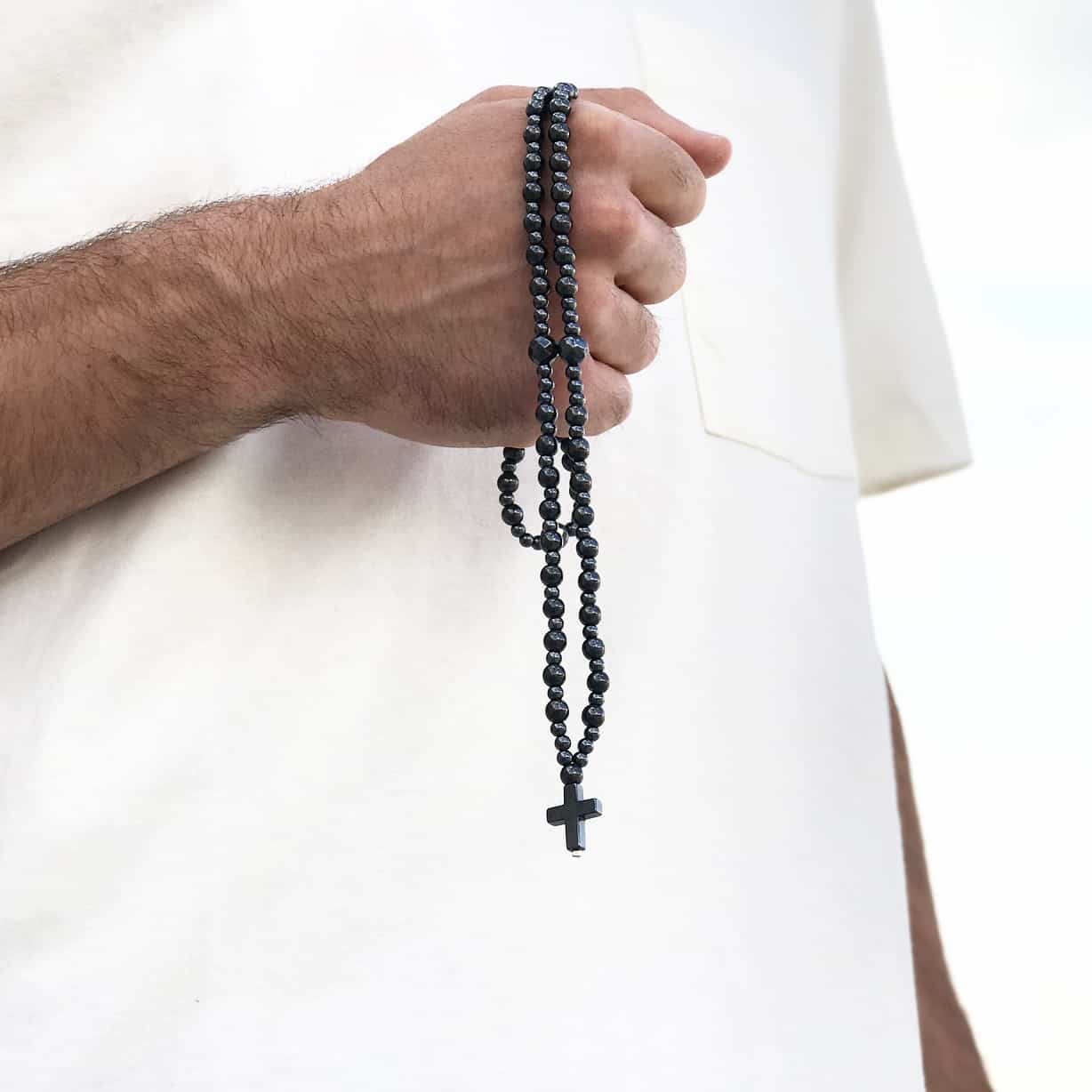 naszyjnik z hematytu z krzyżem